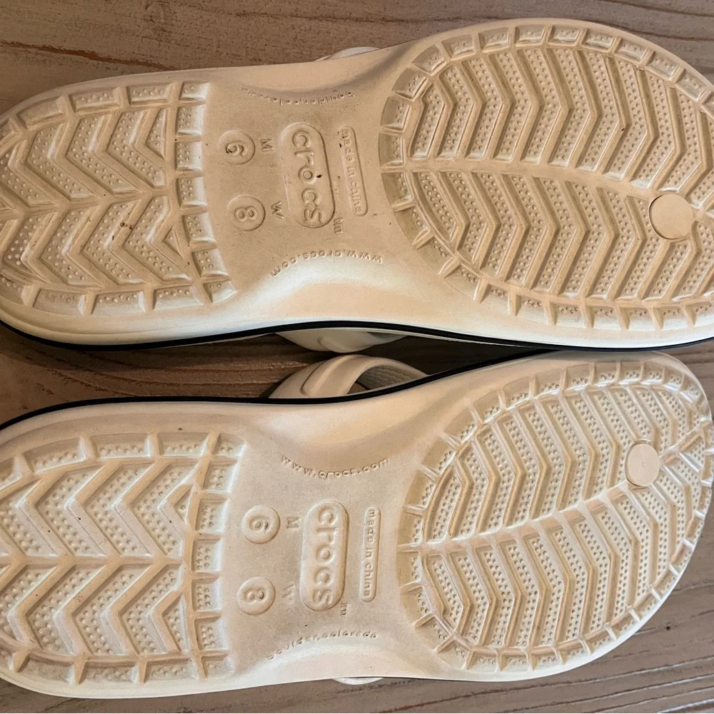 Crocs white slip on sandals size men’s 6 women’s 8 white great condition